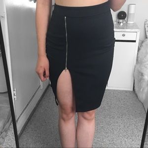 Charlotte Russe ◉ Black Zip-Front Pencil Skirt